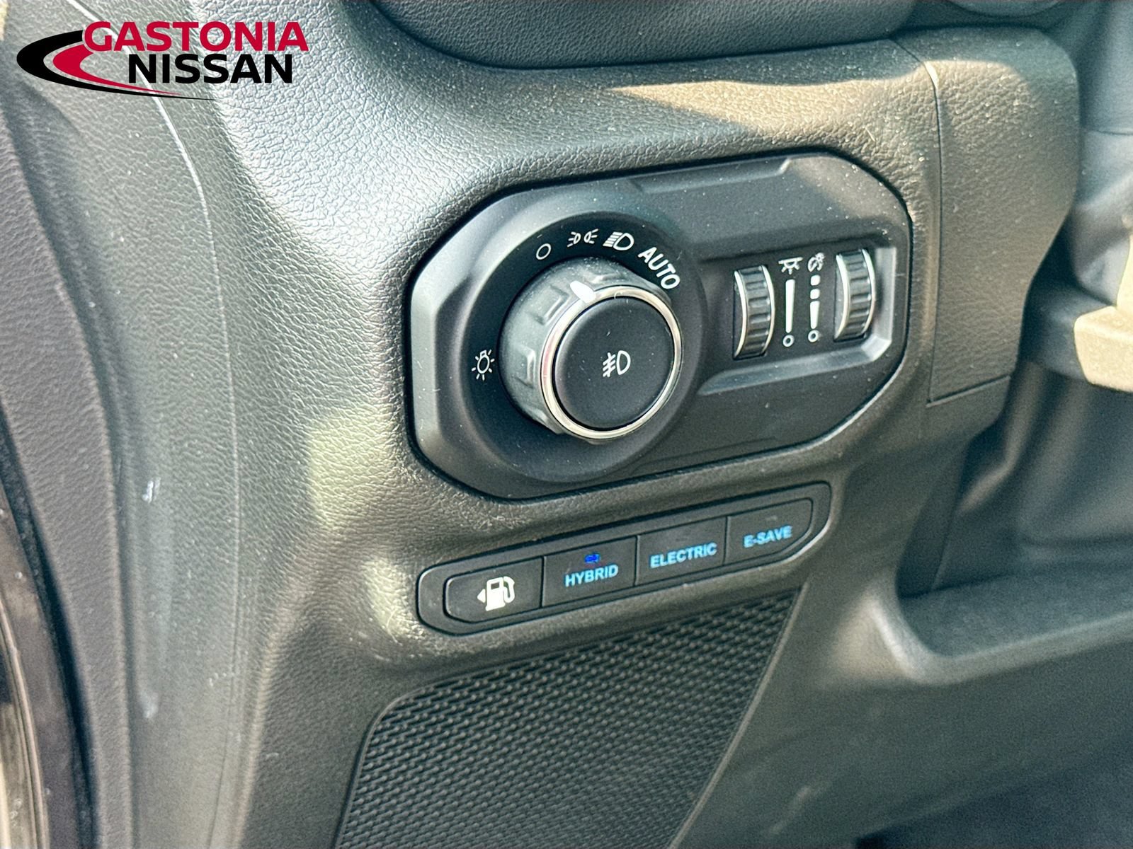 Used 2022 Jeep Wrangler Unlimited Sahara w/ Cold Weather Group AWD/4WD image 13