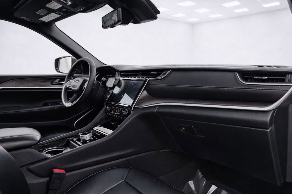 Used 2024 Jeep Grand Cherokee Limited 4xe w/ Luxury Tech Group II image 15