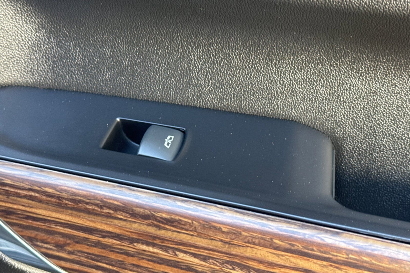 Used 2020 Chevrolet Silverado 1500 High Country w/ Technology Package image 20