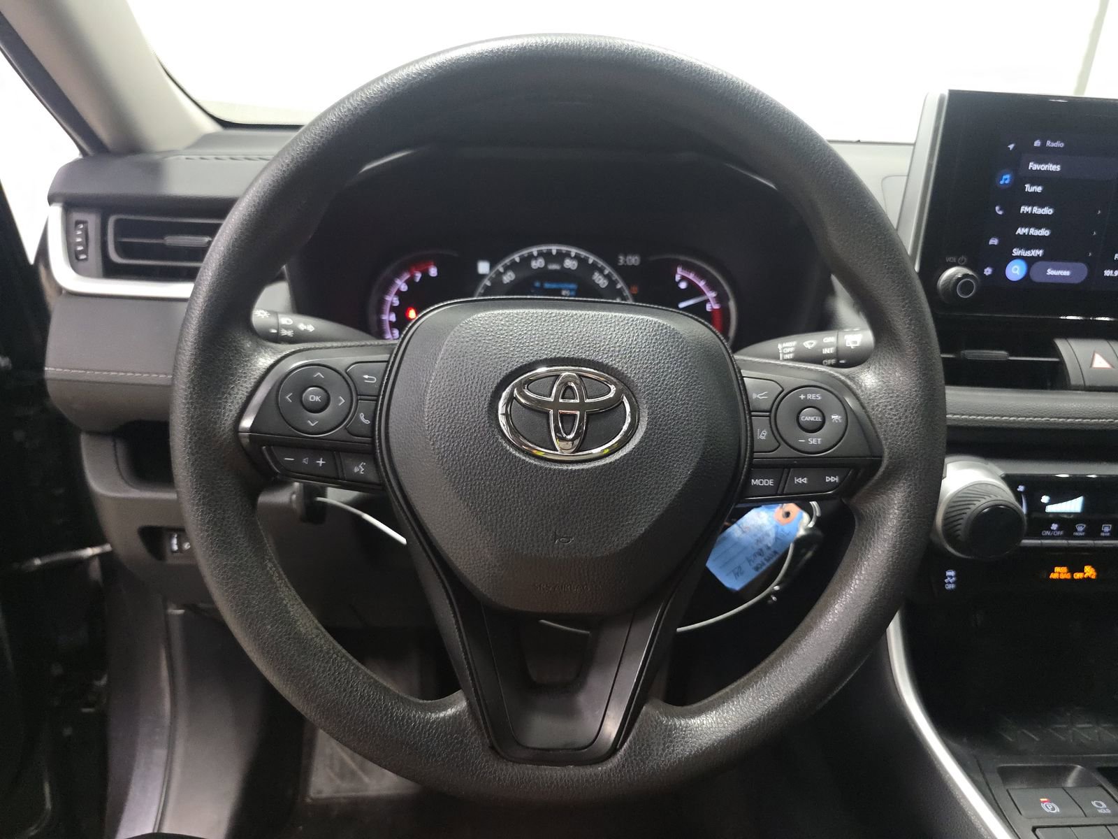 Used 2024 Toyota RAV4 LE image 9