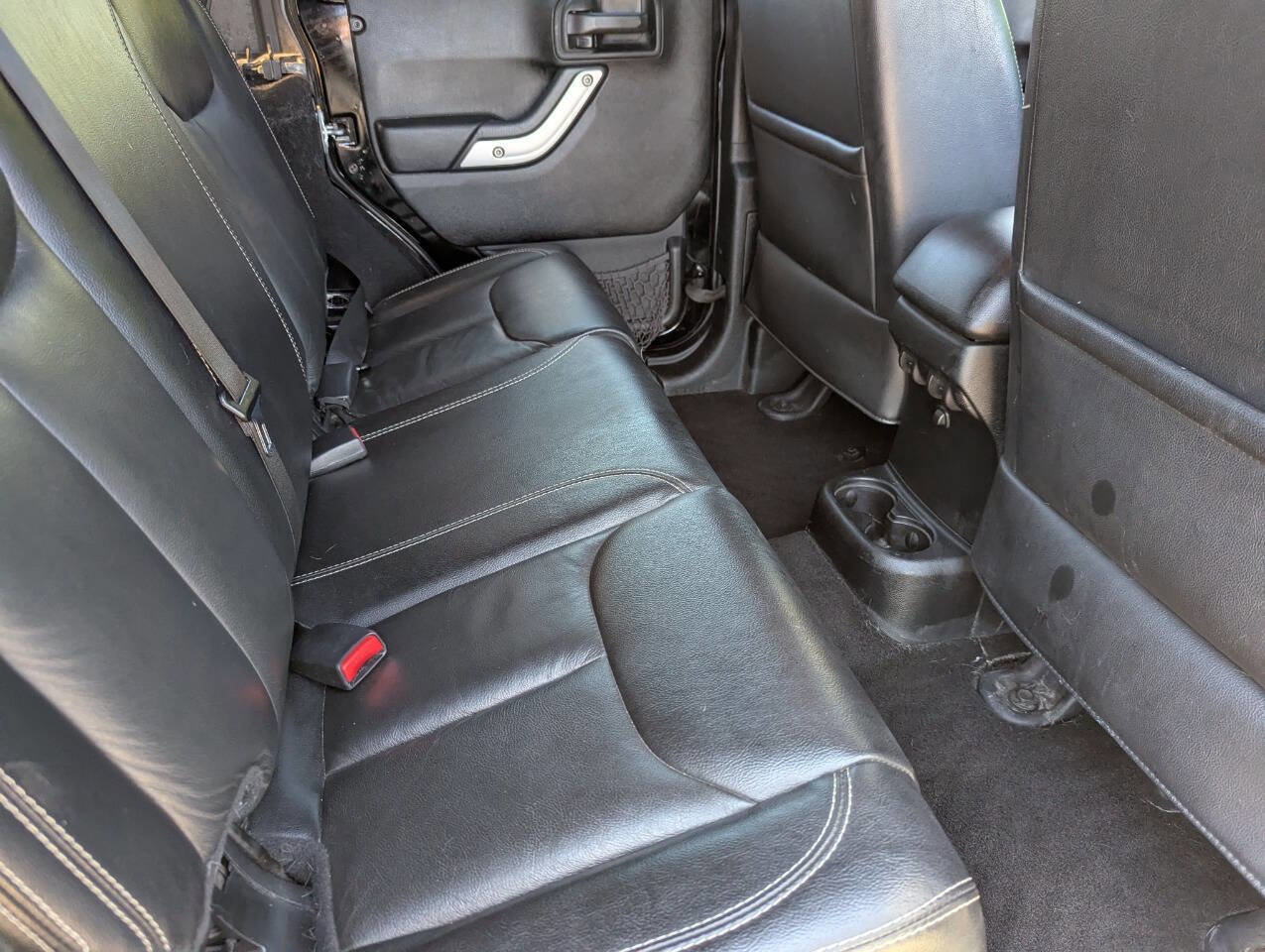 Used 2016 Jeep Wrangler Unlimited Sahara w/ Connectivity Group image 14