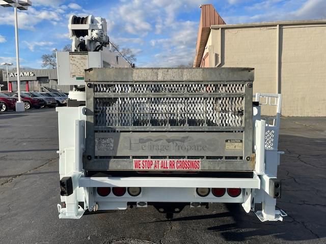 Used 2007 Ford F550 2WD Regular Cab Super Duty image 5