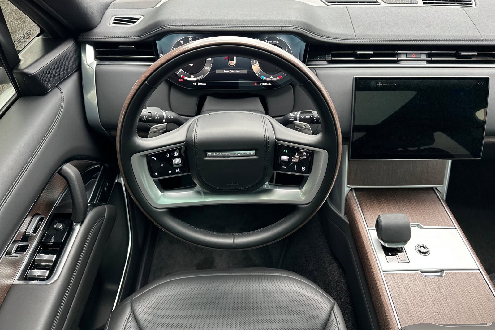 Used 2024 Land Rover Range Rover SE image 28