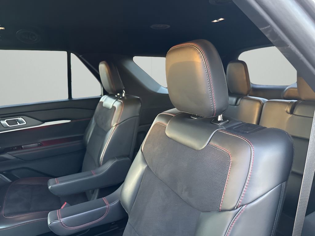 Used 2025 Ford Explorer ST image 19