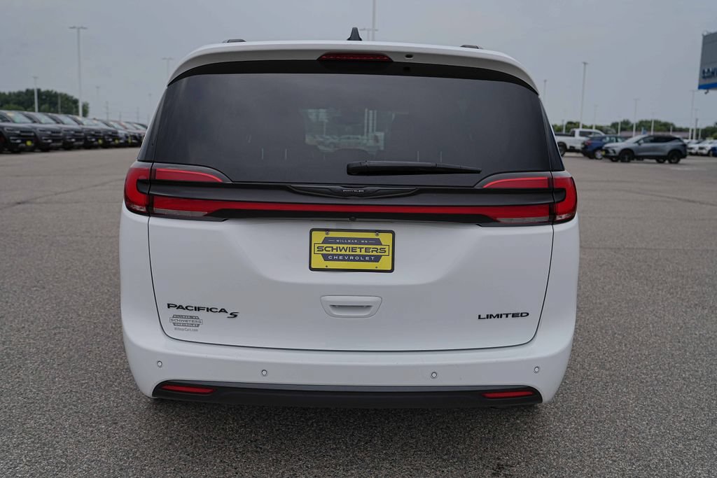 Used 2025 Chrysler Pacifica Limited FWD image 7