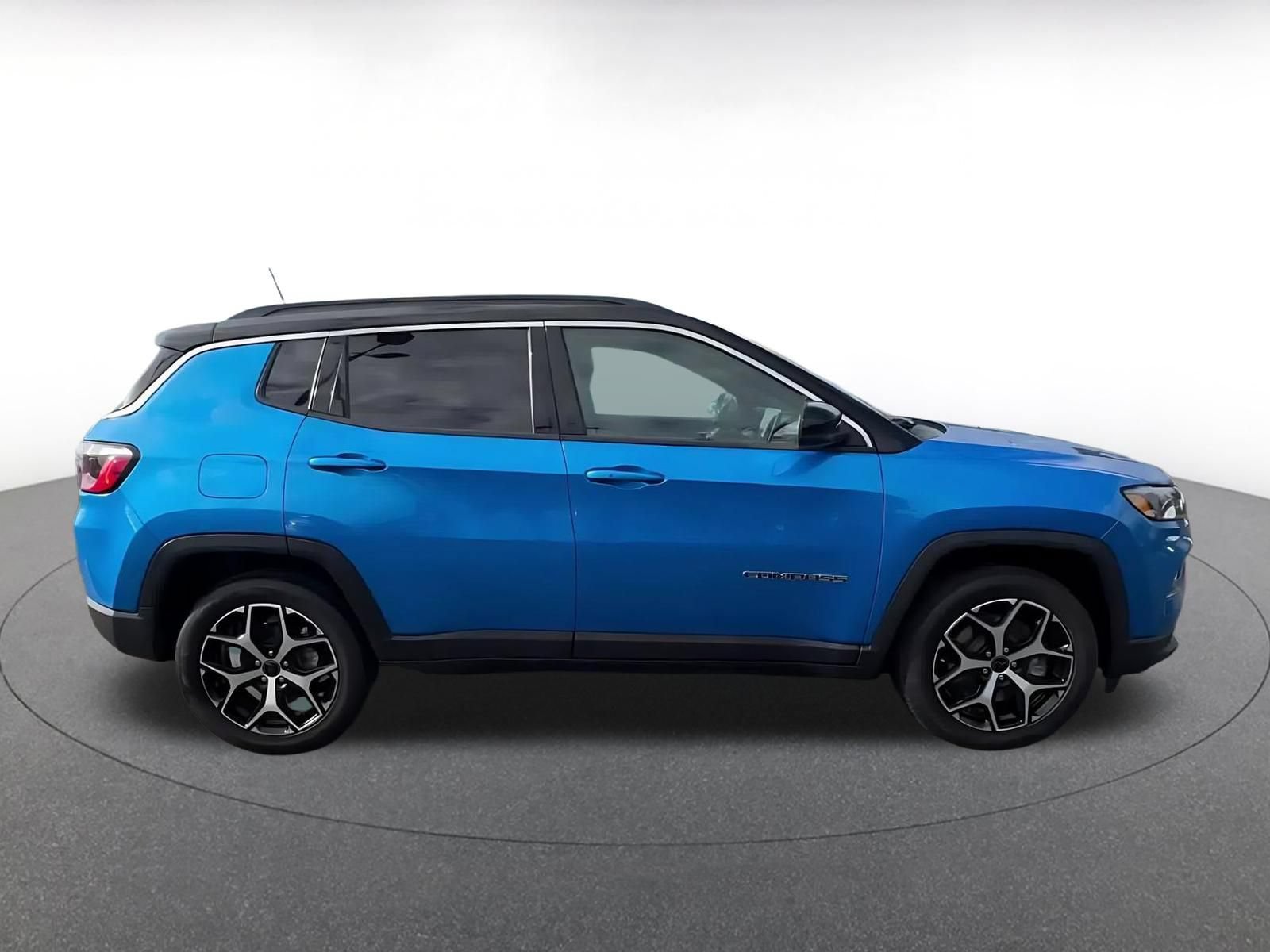 Used 2025 Jeep Compass Limited AWD/4WD image 16