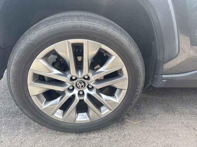 Used 2020 Toyota RAV4 XLE Premium FWD image 10