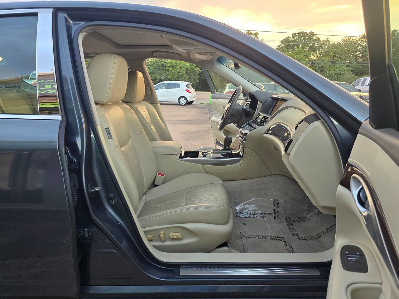Used 2012 INFINITI M37 w/ Premium Pkg image 23
