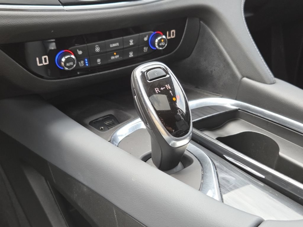 Used 2020 Buick Enclave Premium w/ Sun and Sites Package FWD image 34