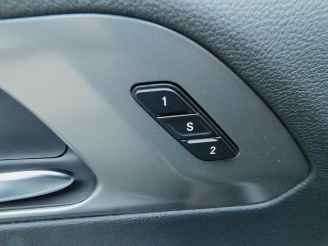 New 2025 Chrysler Pacifica Select w/ Uconnect Theater Family Group image 27