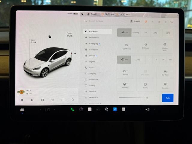 Used 2022 Tesla Model Y Long Range AWD/4WD image 27