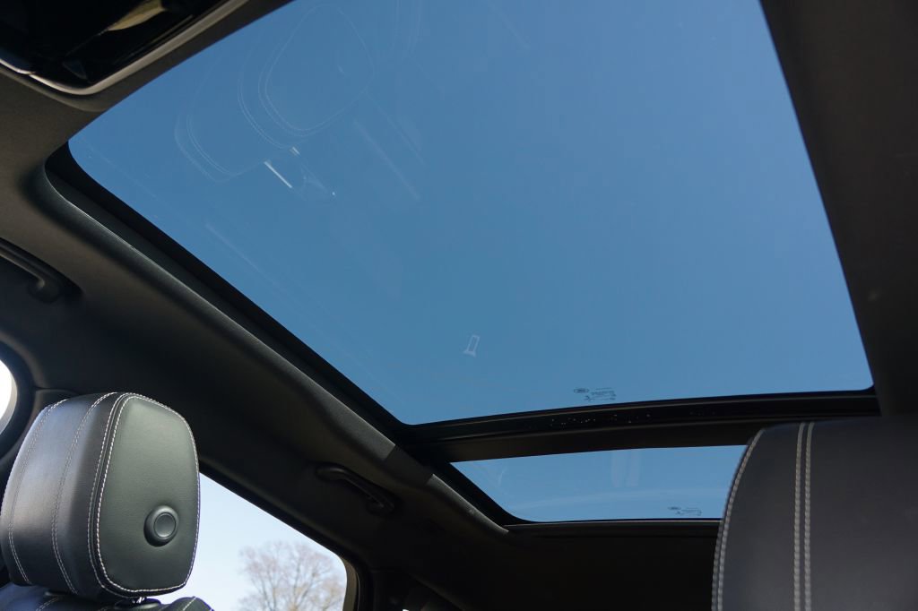 Used 2020 Land Rover Range Rover Velar R-Dynamic S image 15