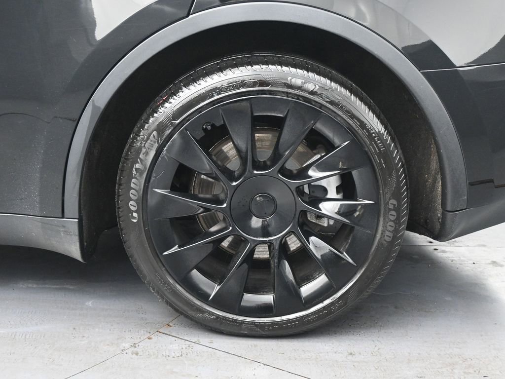 Used 2023 Tesla Model Y Long Range image 22