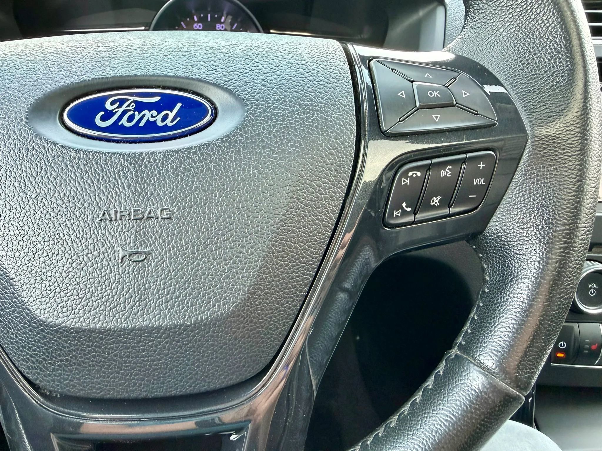 Used 2018 Ford Explorer XLT w/ Equipment Group 202A AWD/4WD image 28