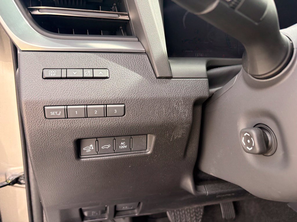 Used 2025 Lexus GX 550 w/ Accessory Package (2T) AWD/4WD image 28