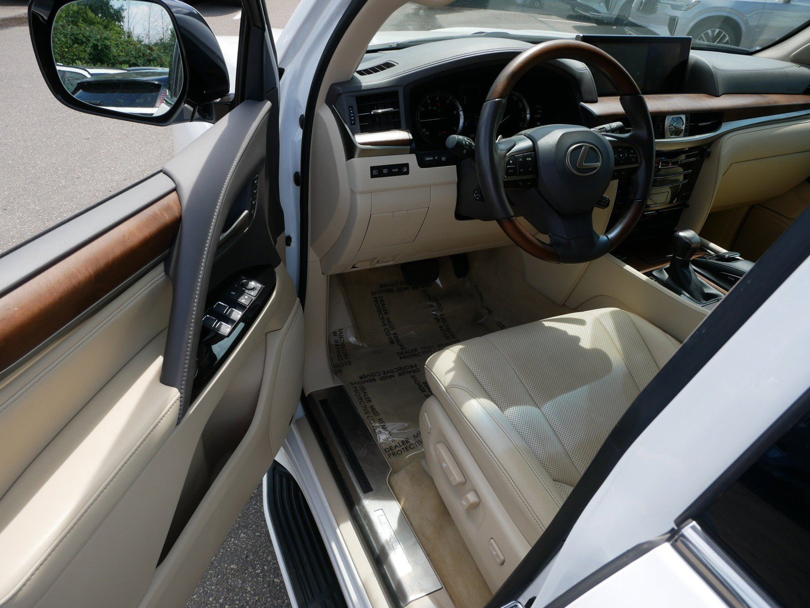 Used 2021 Lexus LX 570 4WD w/ Luxury Package image 10