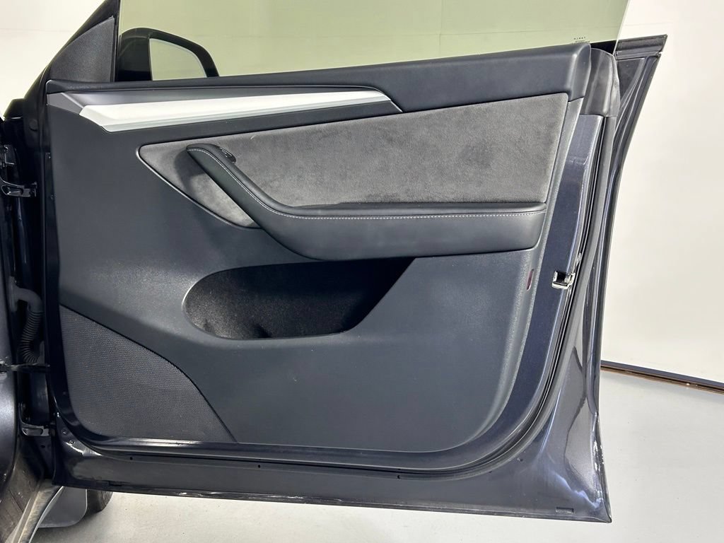 Used 2024 Tesla Model Y 2WD image 7