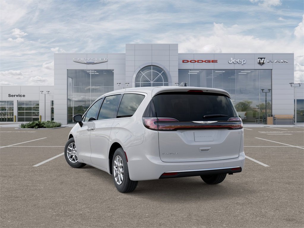 New 2026 Chrysler Pacifica Select image 3