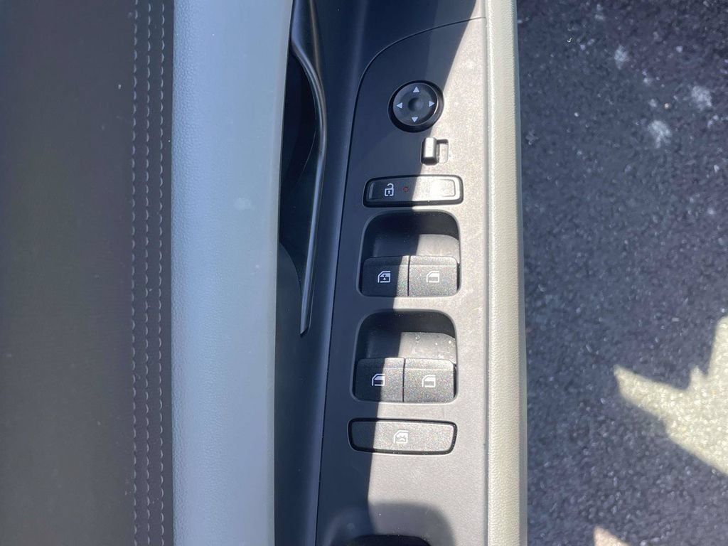 Used 2024 Hyundai Elantra Limited FWD image 16