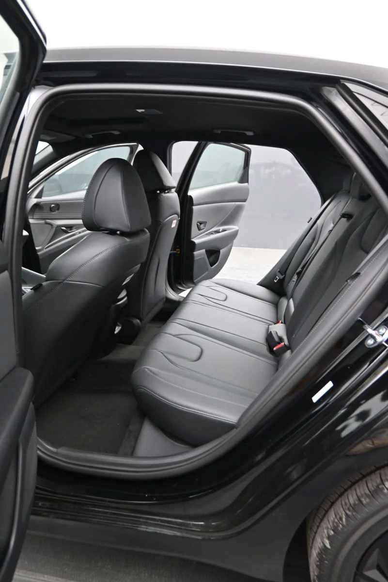 New 2026 Hyundai Elantra SEL Sport FWD image 16