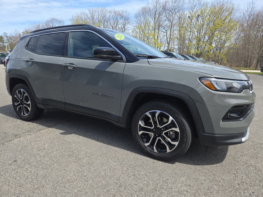 Used 2024 Jeep Compass Limited AWD/4WD image 2