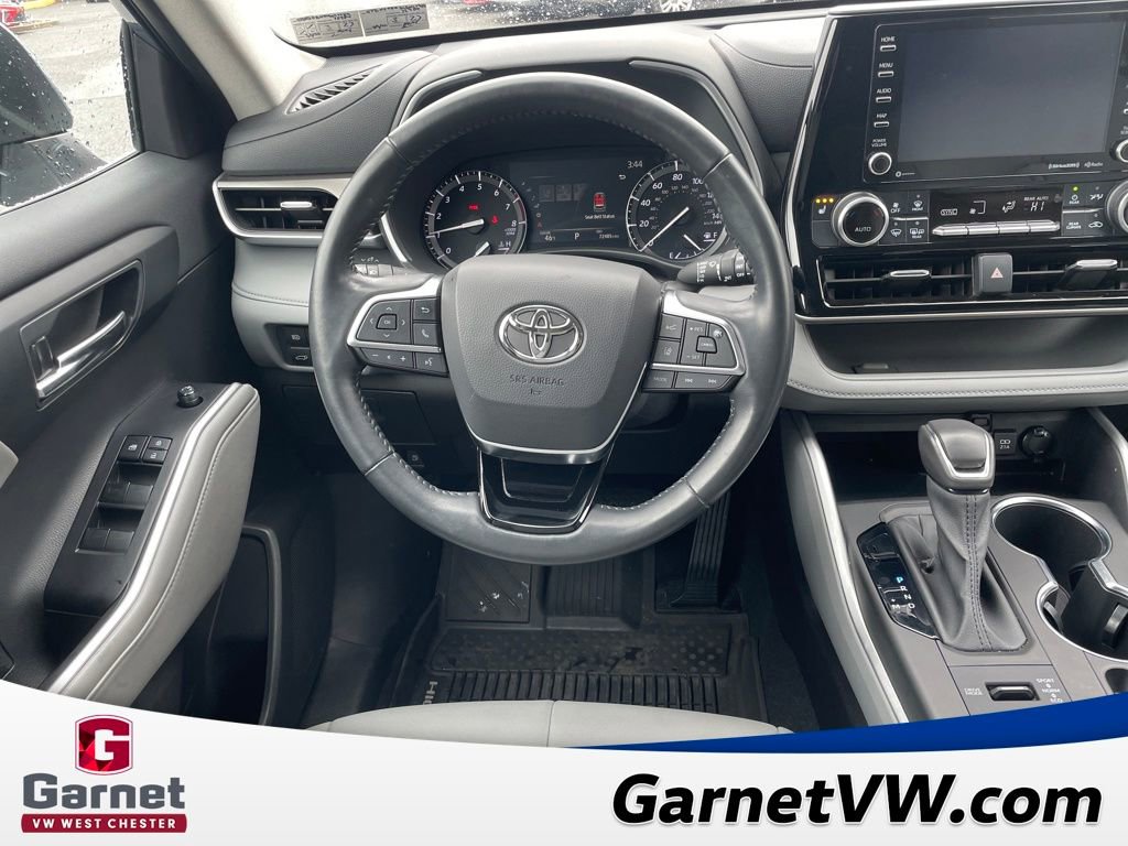Used 2020 Toyota Highlander XLE image 14