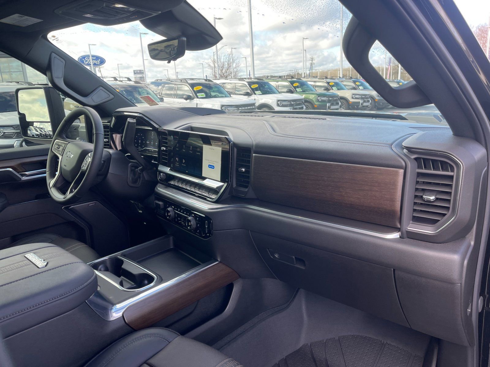 Used 2025 Chevrolet Silverado 2500 High Country w/ High Country Premium Package image 17