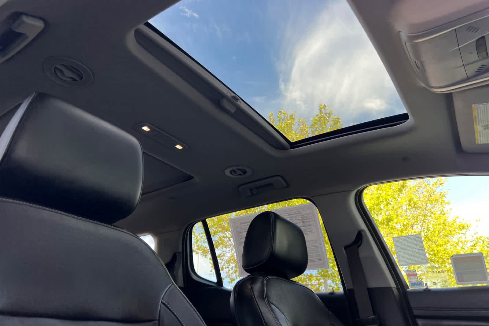 Used 2019 GMC Acadia SLT w/ Black Edition AWD/4WD image 19