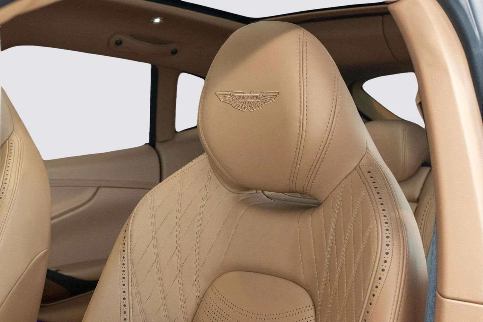 Used 2022 Aston Martin DBX AWD/4WD image 24