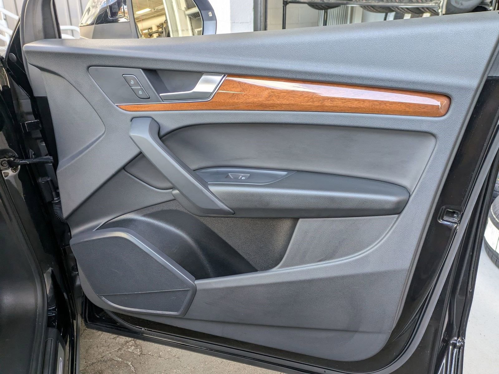 Used 2023 Audi Q5 2.0T Premium w/ Convenience Package image 20