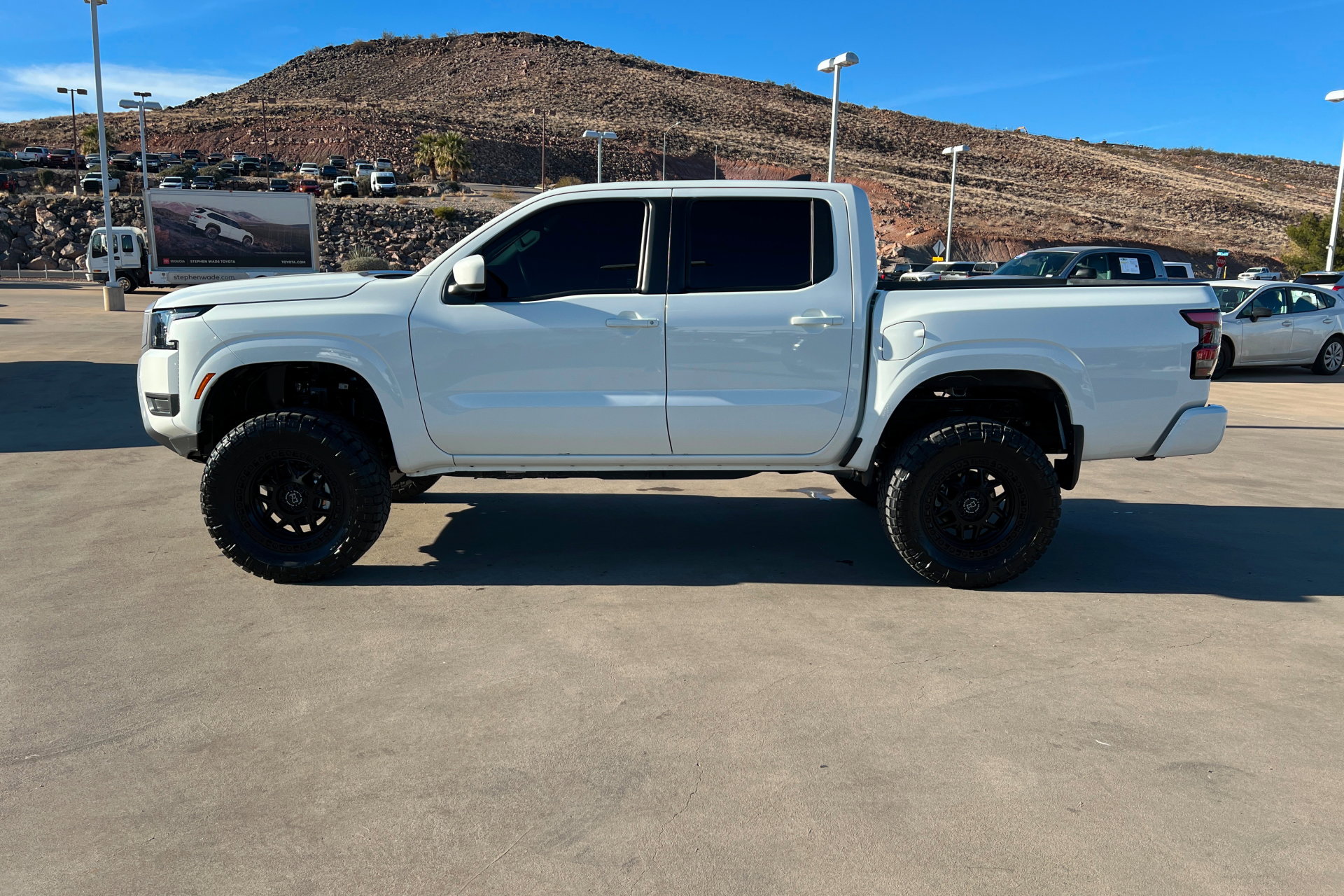 Used 2025 Nissan Frontier SV image 2