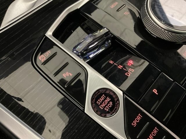 Certified 2025 BMW X7 M60i AWD/4WD image 24