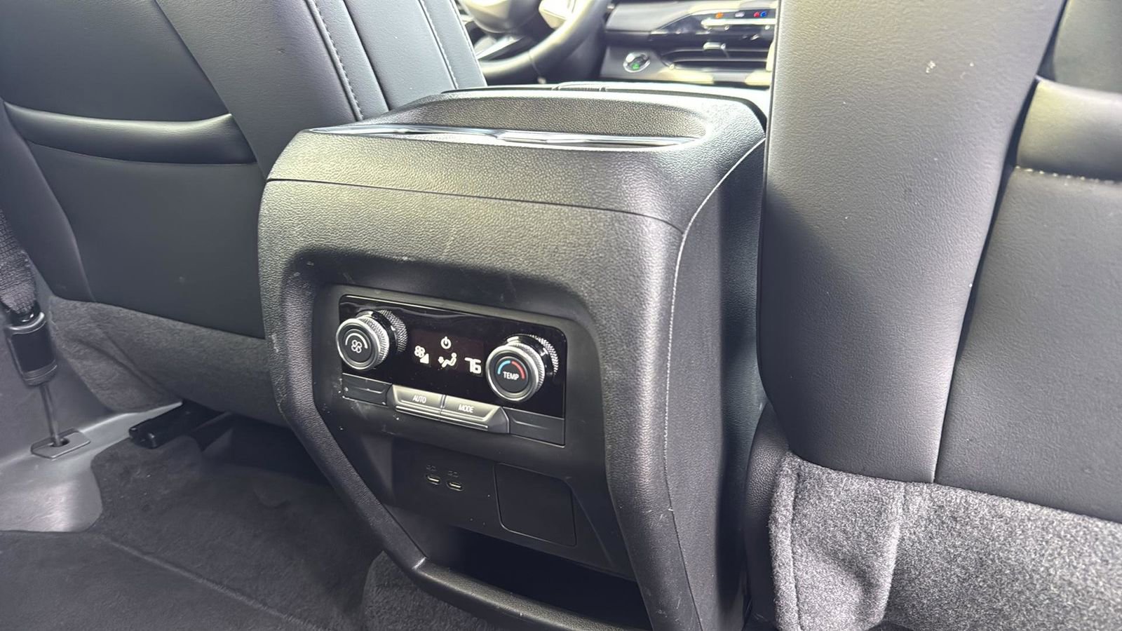 Used 2025 Buick Enclave Preferred image 28