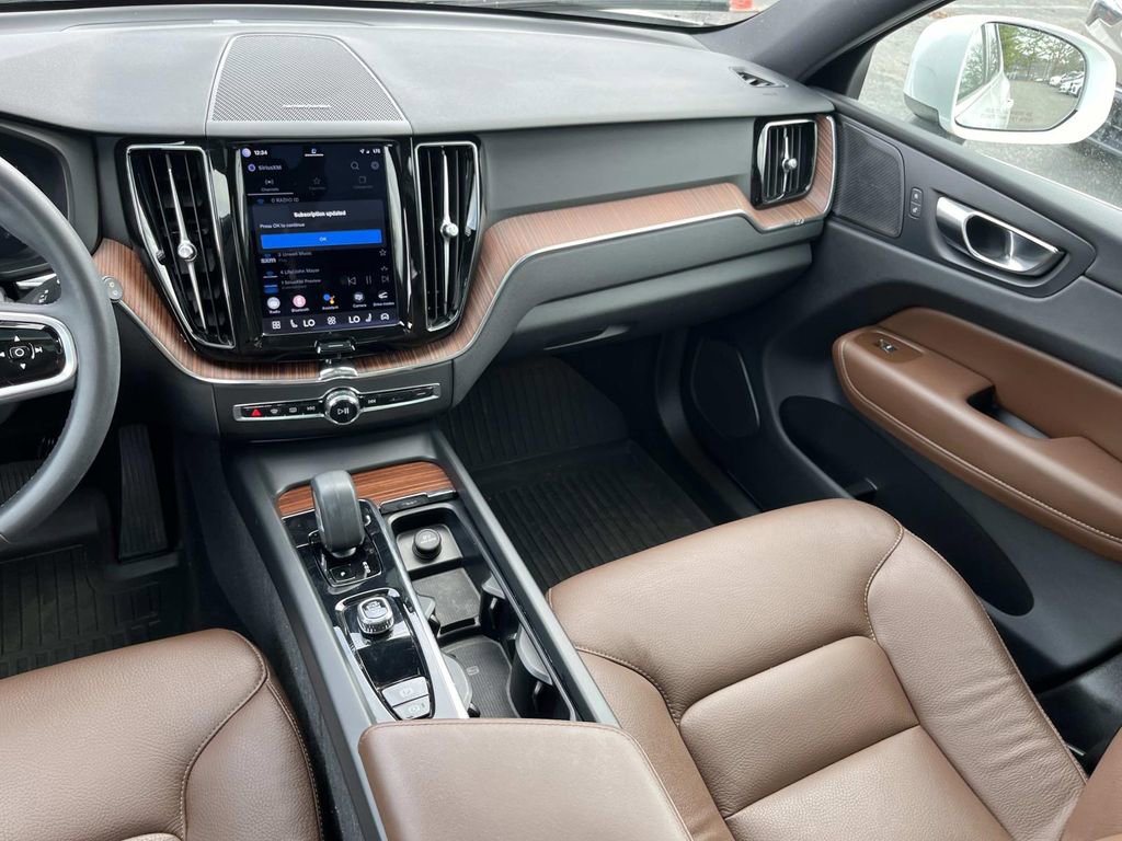 Used 2023 Volvo XC60 B5 Plus w/ Protection Package Premier image 15