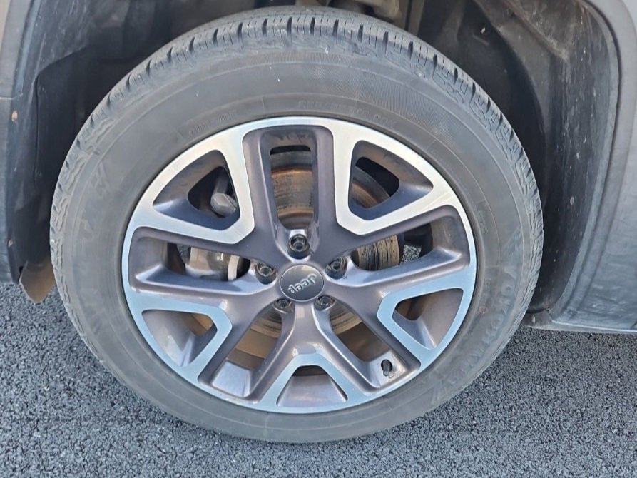 Used 2015 Jeep Renegade Latitude w/ Popular Equipment Group image 9