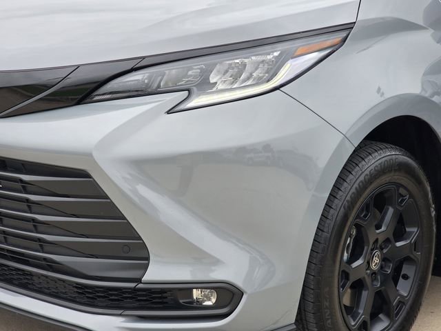Used 2025 Toyota Sienna XLE Woodland Edition AWD/4WD image 7