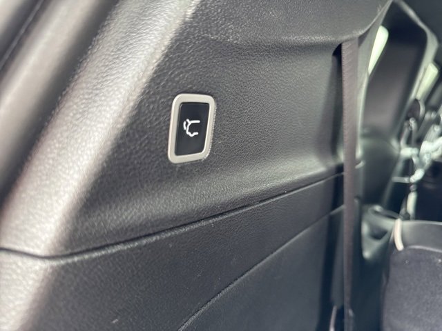 Used 2025 Chrysler Pacifica Limited image 14