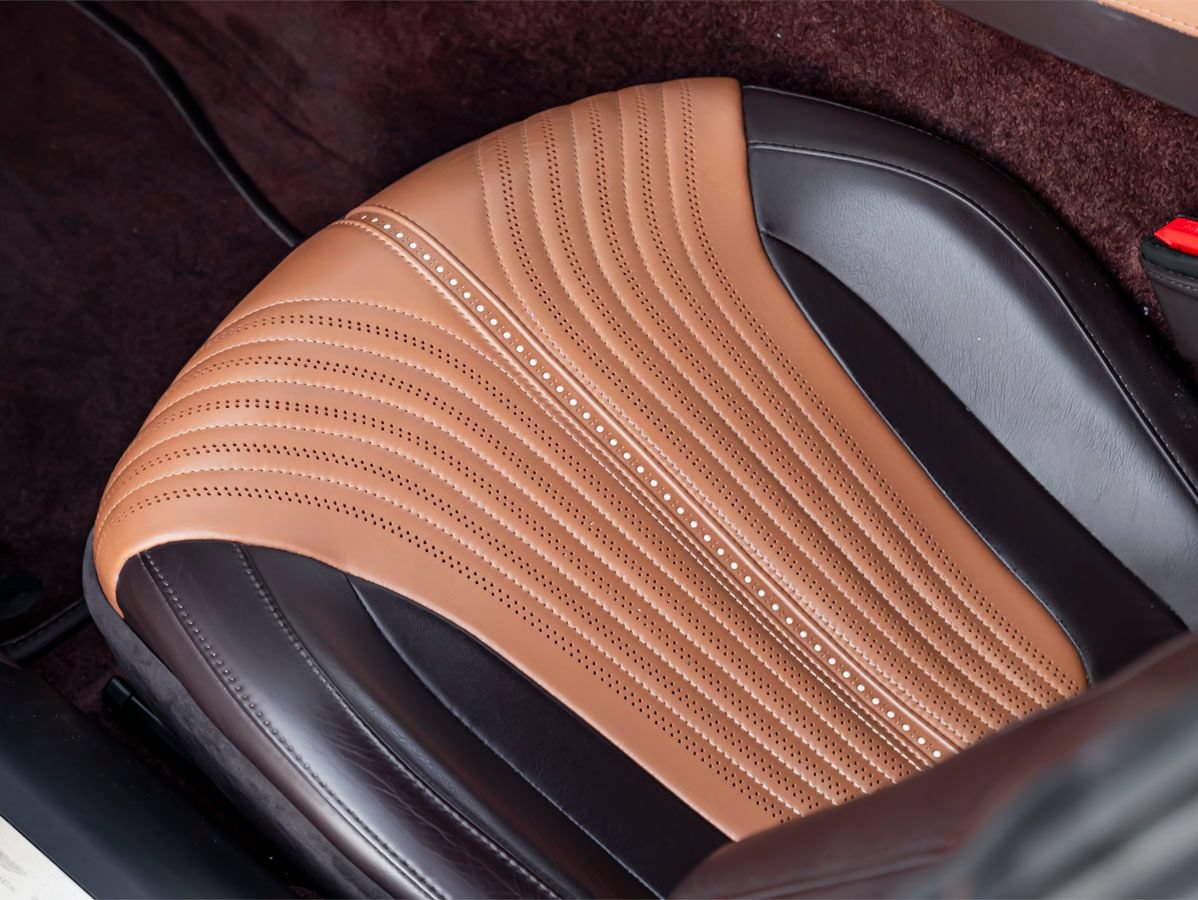 Used 2017 Aston Martin DB11 V12 RWD image 14