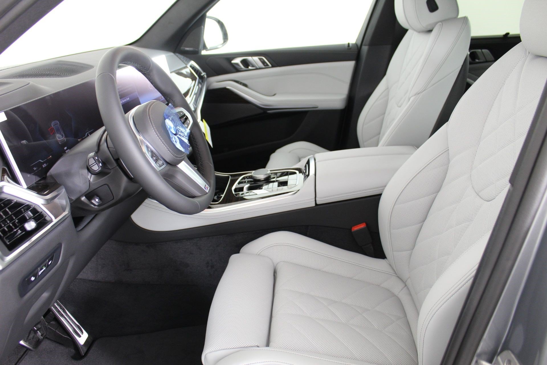 Used 2026 BMW X5 xDrive40i w/ M Sport Package AWD/4WD image 5