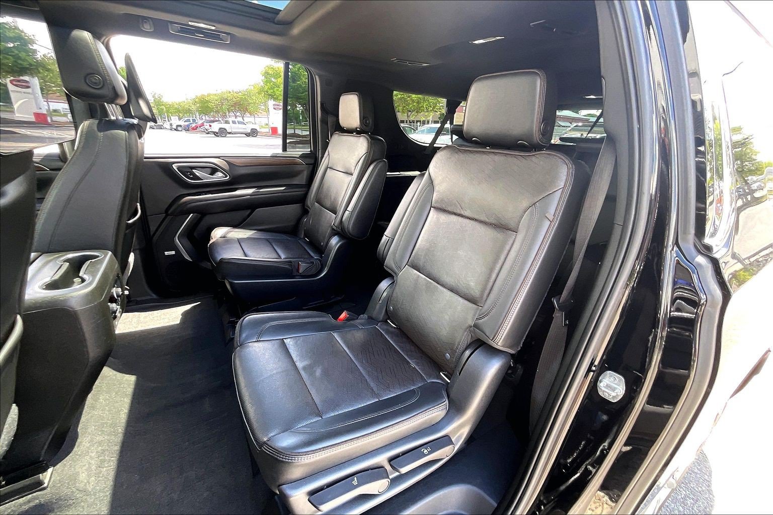 Used 2021 Chevrolet Suburban High Country w/ Premium Package AWD/4WD image 31