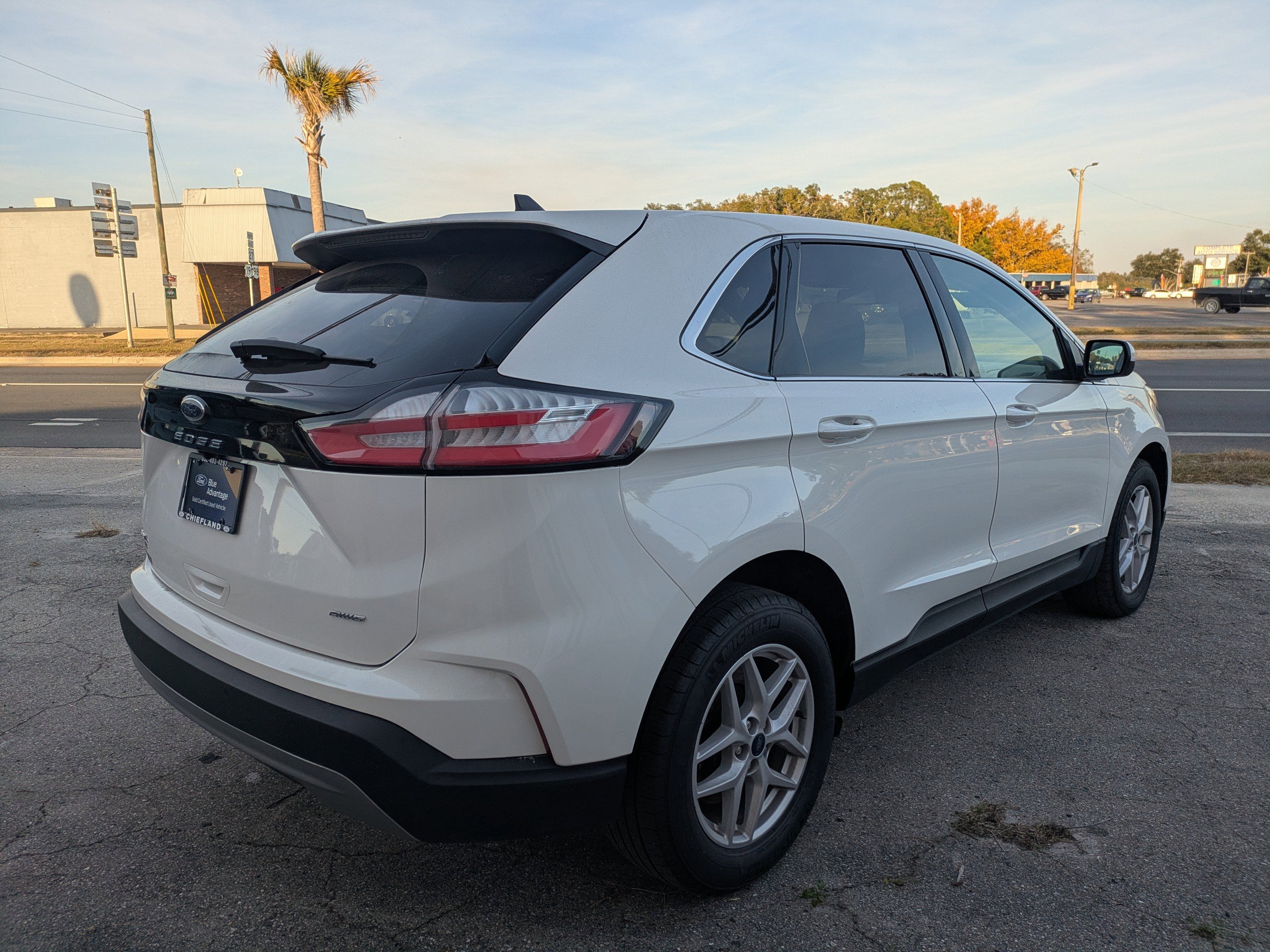 Used 2022 Ford Edge SEL w/ Convenience Package image 4