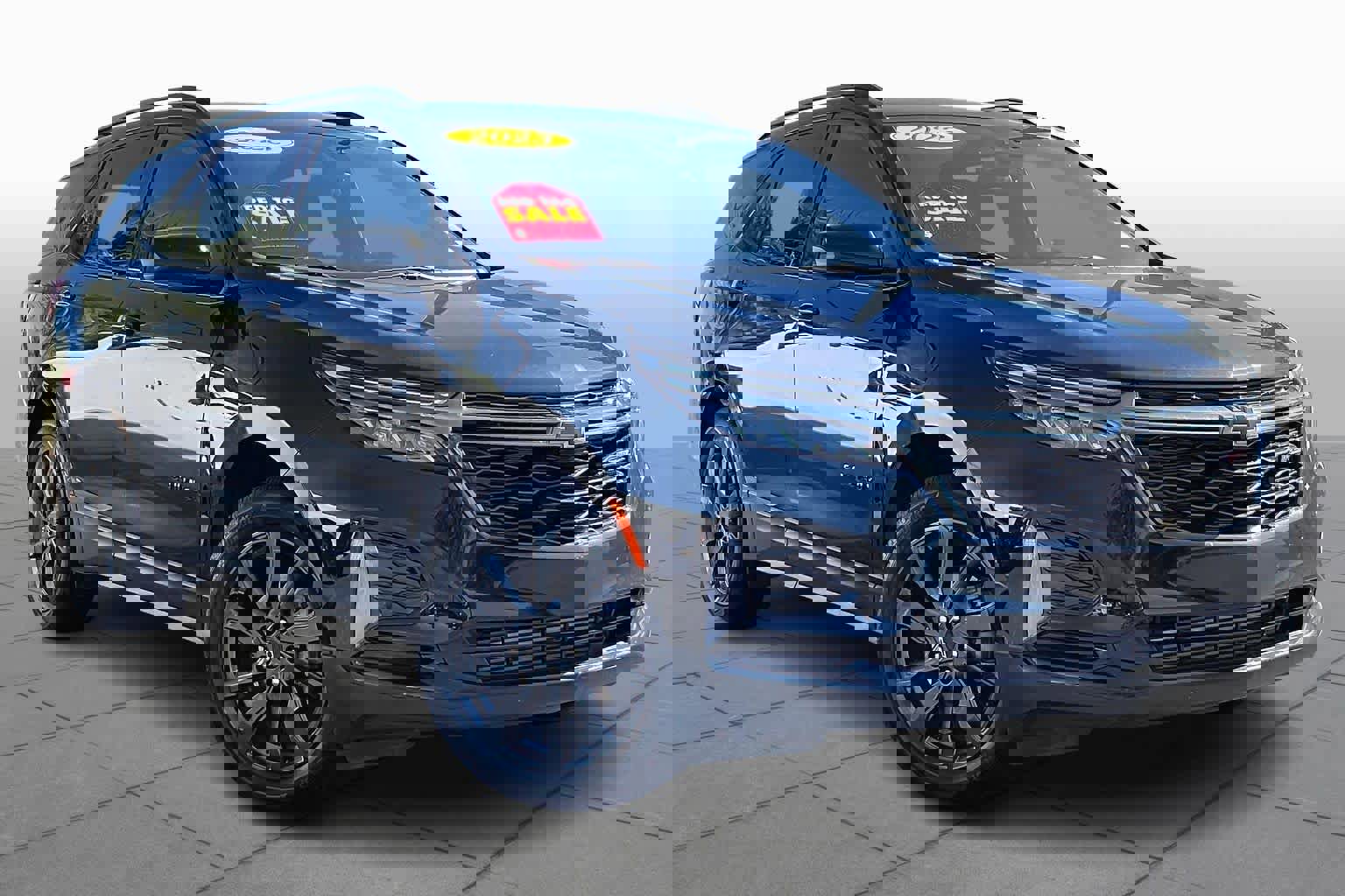 Used 2023 Chevrolet Equinox RS image 3