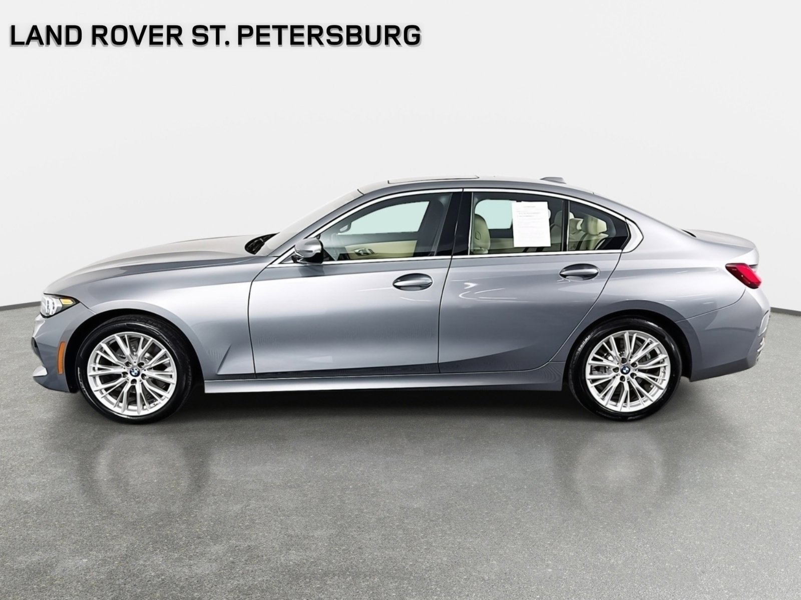 Used 2024 BMW 330i Sedan w/ Premium Package image 9