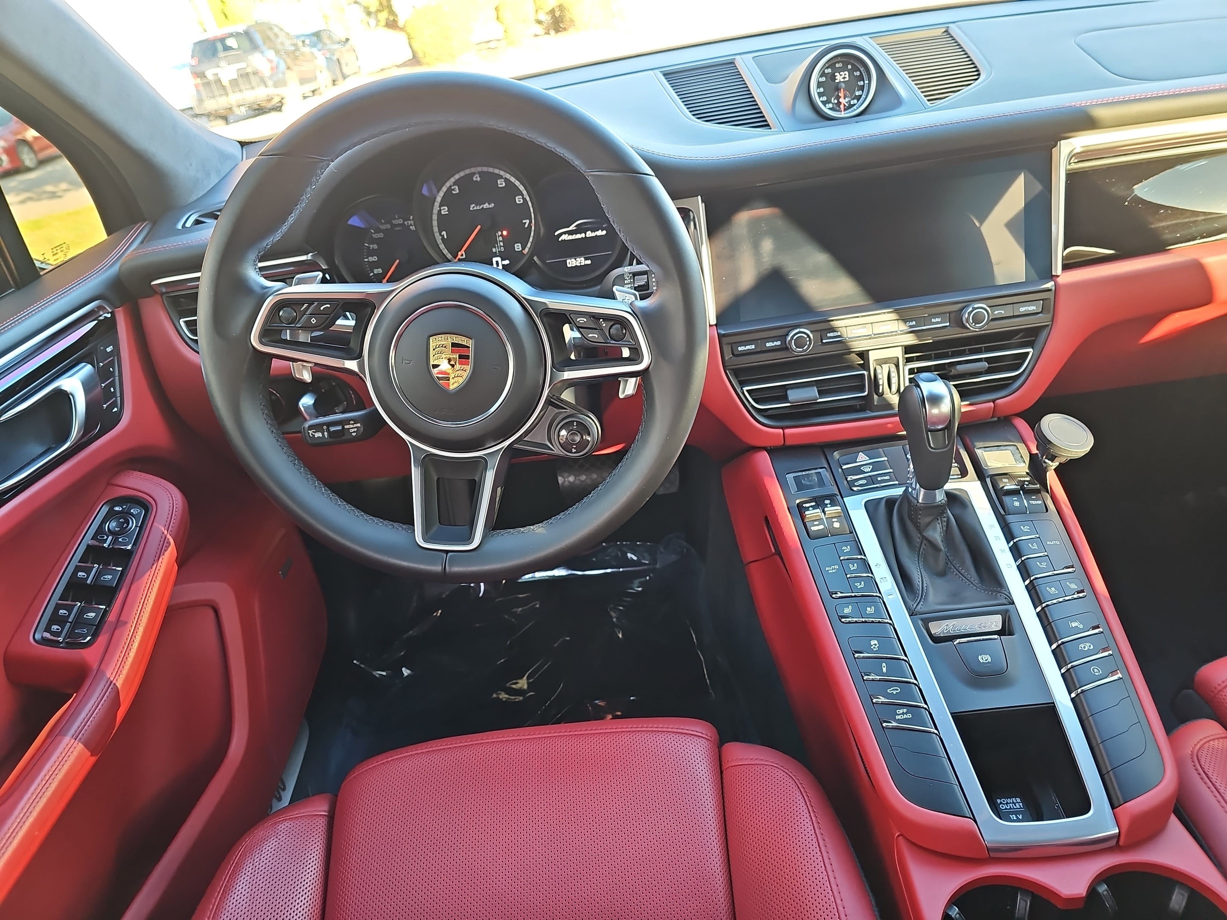 Used 2021 Porsche Macan Turbo image 16