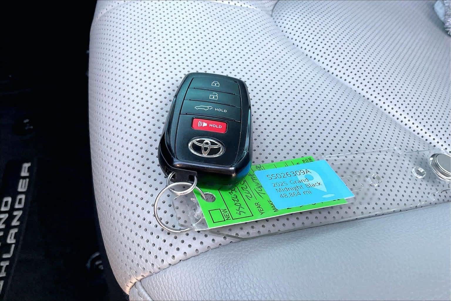 Used 2025 Toyota Grand Highlander FWD image 19