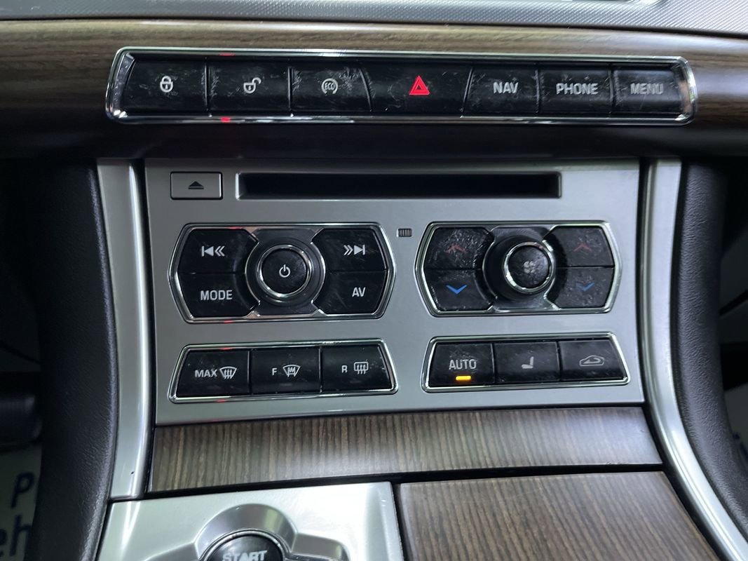 Used 2013 Jaguar XF 3.0 image 23