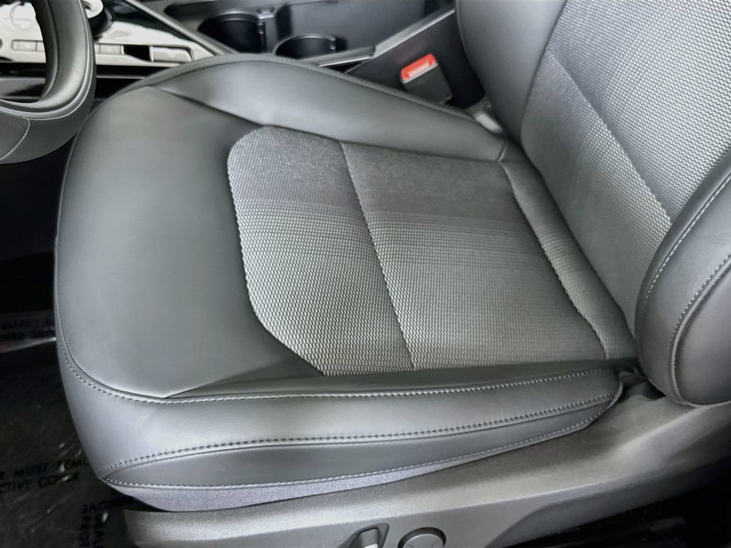 Used 2025 Kia Niro EX w/ EX Cold Weather Package FWD image 19