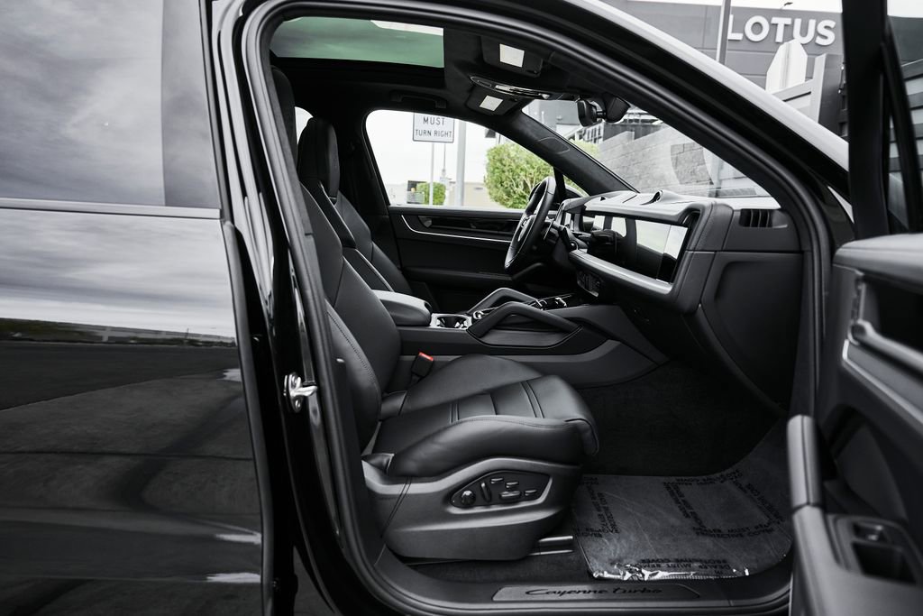 Used 2026 Porsche Cayenne Turbo image 26