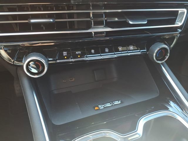 New 2026 Chevrolet Traverse RS w/ LPO, Floor Liner Package FWD image 18