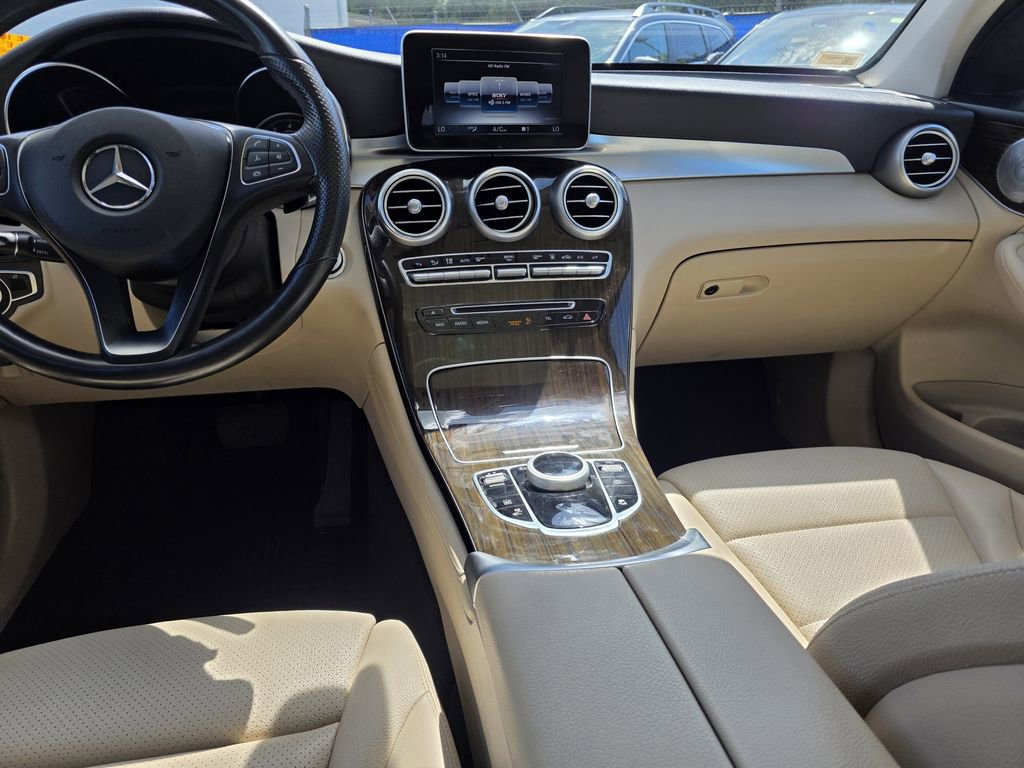 Used 2019 Mercedes-Benz GLC 350e 4MATIC w/ Premium Package image 14
